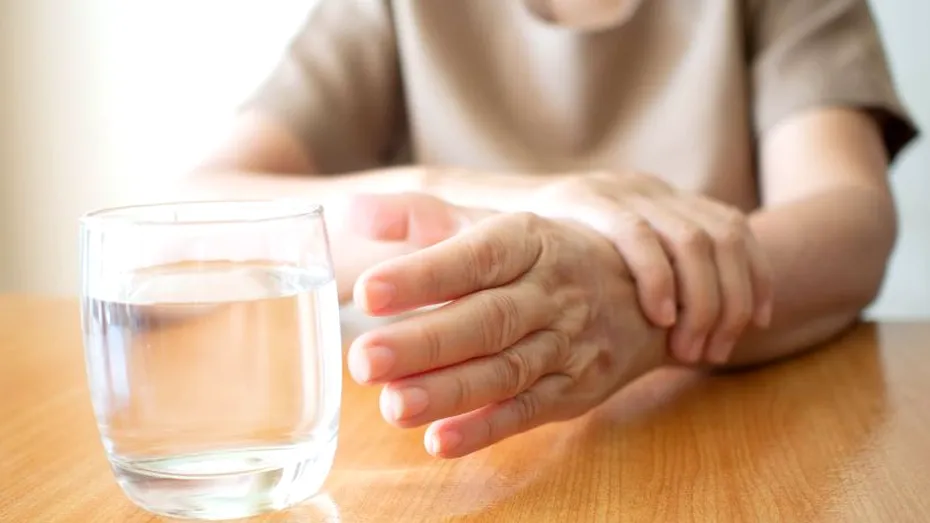 Amorțeala mâinilor: ce boli grave poate ascunde și când e cazul să mergi la medic