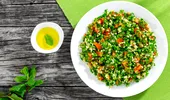 Salata de pătrunjel cu bulgur ține de foame și e plină de vitamine. Cum se prepară și ce beneficii are