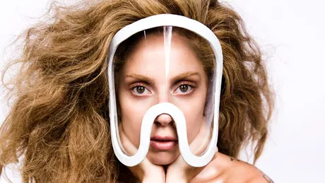 Lady Gaga, complet dezbracată într-un pictorial incendiar