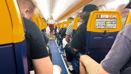 „Dacă murim, murim împreună”. Mărturia cutremurătoare a soției bărbatului tras prin geamul spart al aeronavei