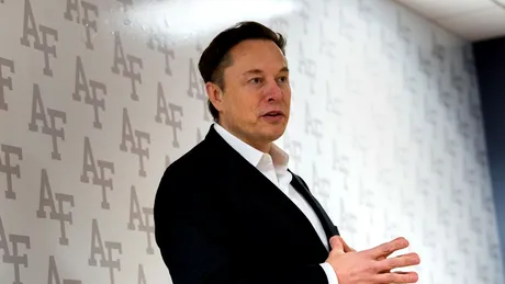 Elon Musk, cum se menține în formă la 51 de ani. Obiceiul nociv al miliardarului când se trezește
