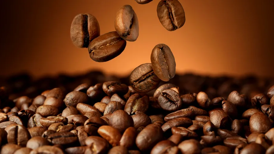 Vrei ca boabele de cafea să rămână proaspete luni de zile? Experții spun să faci asta