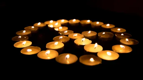 Ce îi spunem unei persoane atunci când trece prin doliu