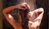 Faci duș rece vara? Cât timp ar trebui să ne spălăm, conform dermatologilor. Mulți români greșesc