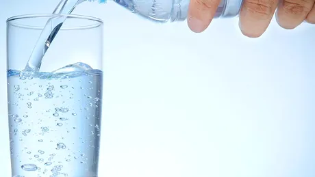 14 motive să bei mai multă apă