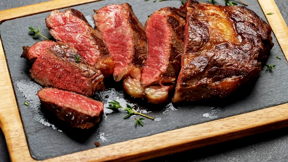 Cum să gătești corect carnea? Mulți fac ACEASTĂ greșeală!