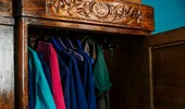 Mirosul urât din dulap nu vine de la detergent. Greșeala pe care o fac milioane de oameni fără să-și dea seama