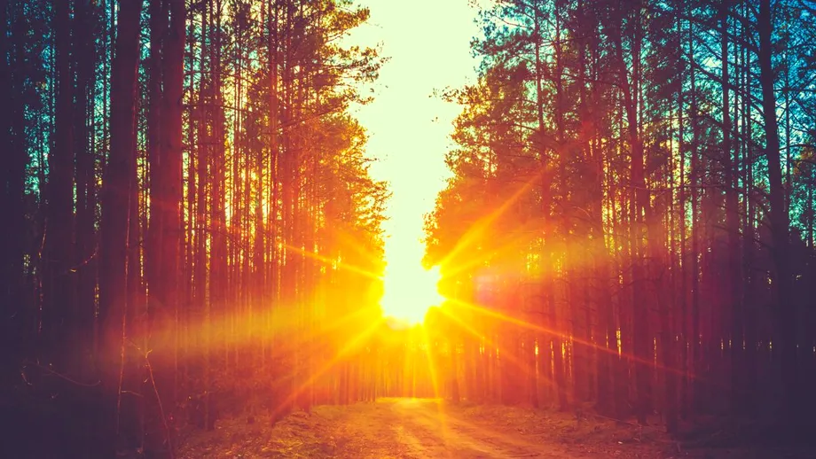 Cât mai țin temperaturile de vară în România? Meteorologii au anunțat când va veni toamna adevărată