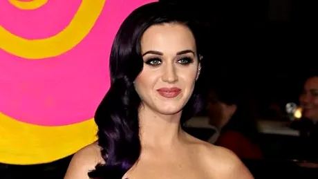 Katy Perry este plinuţă, nu face sport, dar pe covorul roşu pare trasă prin inel. Ce ascunde?