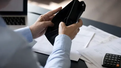 Temeri tot mai mari privind plata pensiilor și salariilor. Impozitul pe venit ar putea fi majorat la 16%