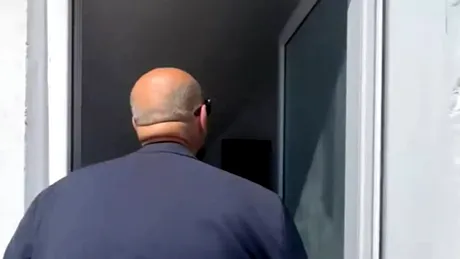 Piedone, șocat de condițiile din cea mai ieftină cazare de la Marea Neagră: doar 75 lei pe noapte