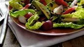 Salată de avocado, seminţe de dovleac şi ridichi