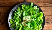 Cum să depozitezi corect salata verde ca să rămână proaspătă mai mult timp