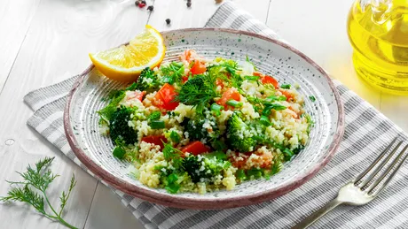 Salată de cușcuș cu broccoli și mărar, simplu de făcut, delicioasă și gata în 10 minute