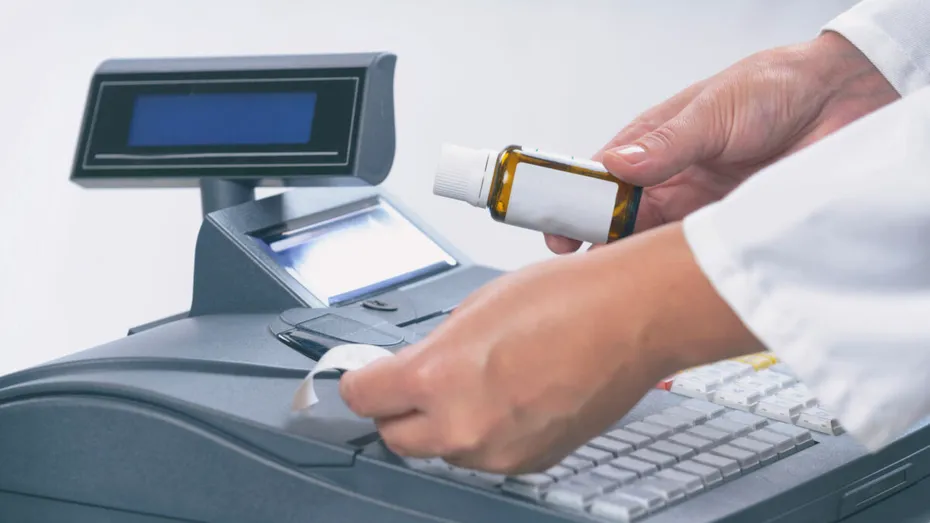 Cine primește medicamente compensate și gratuite în 2026. Românii care beneficiază de tratamente prin CNAS