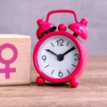 Ce legătură există între vârsta la care intri la menopauză și riscul de Alzheimer. Ce se întâmplă cu creierul femeii, de fapt