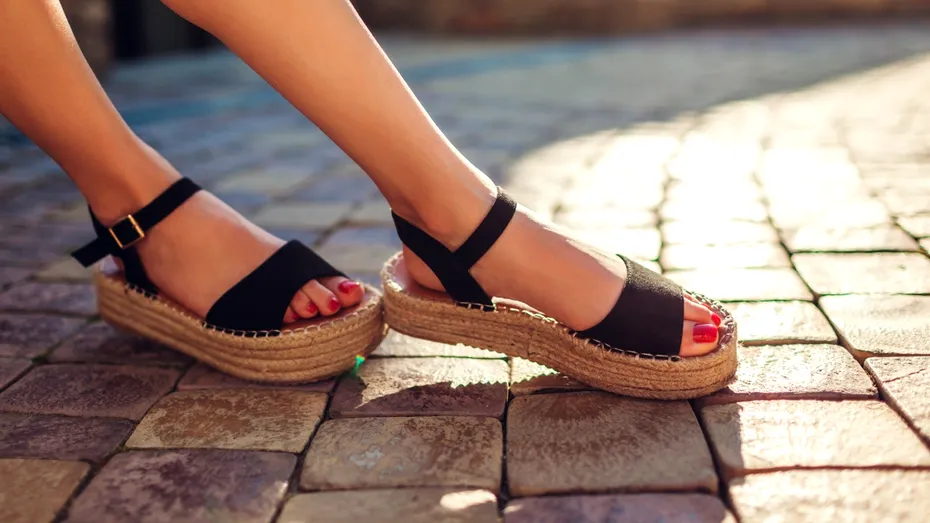 Pregătește-ți picioarele pentru sandalele. Cremă de casă pentru ciuperca unghiilor