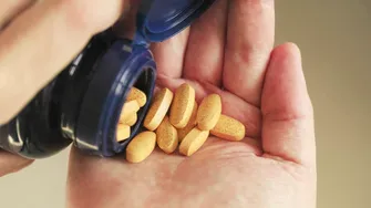 Vitamina B12 nu crește după ce iei suplimente? Medicamentele și bolile care pot afecta absorbția