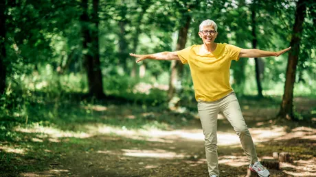 Dacă poți să stai într-un picior timp de 10 secunde, ai putea trăi mai mult timp, potrivit unui studiu