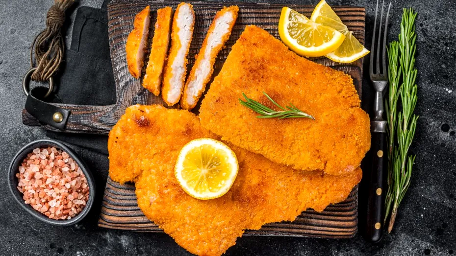 Nu-ți ies șnițelele pufoase și fragede? Ai nevoie de un singur ingredient secret: vor fi delicioase la final