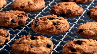 Cum pot fi salvate prăjiturile prea coapte sau aproape arse. Trucul care te ajută să nu refaci compoziția