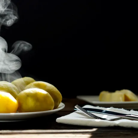 Cum să fierbi cartofii mult mai repede. Ce poți să adaugi în oală?