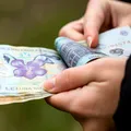 Salariul primit de un tânăr care nu a luat BAC-ul, la primul său loc de muncă: „E ok pentru primul job?”