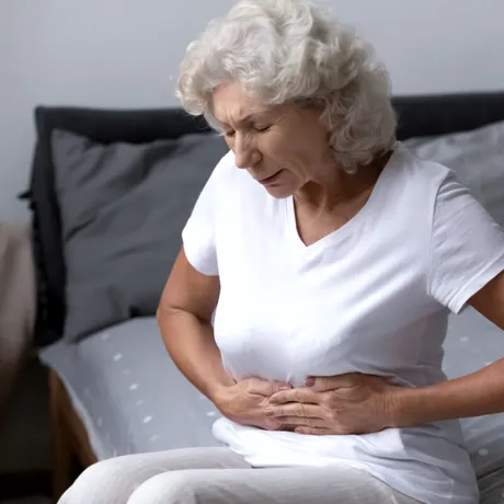 Alimentele pe care femeile ar trebui să le evite la menopauză. Pot agrava simptomele neplăcute