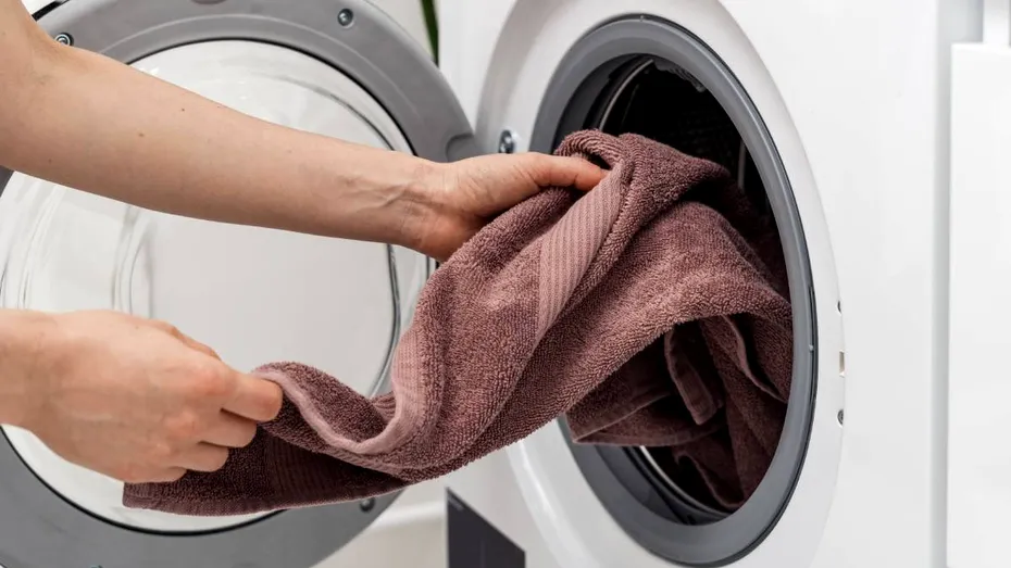 De ce nu e bine să speli prosoapele împreună cu hainele? Singura excepție permisă