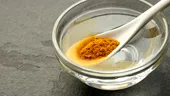Începe-ți ziua cu apă caldă și turmeric și vezi ce beneficii îți aduce