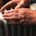 Cum să păstrezi căldura în casă iarna fără să crești factura la încălzire. Trucurile folosite în țările scandinave
