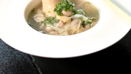 Supă de pui cu noodles: beneficiile pentru sănătate