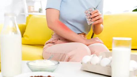 De ce nu e bine să bei lapte când iei antibiotice? Cum se iau corect medicamentele pentru a nu avea reacții adverse