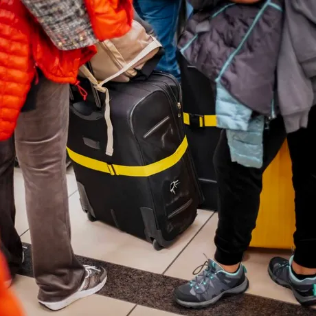 Ce să ai neapărat la tine când zbori cu avionul să nu faci cheaguri de sânge. Trucul simplu care reduce riscul de boli de inimă