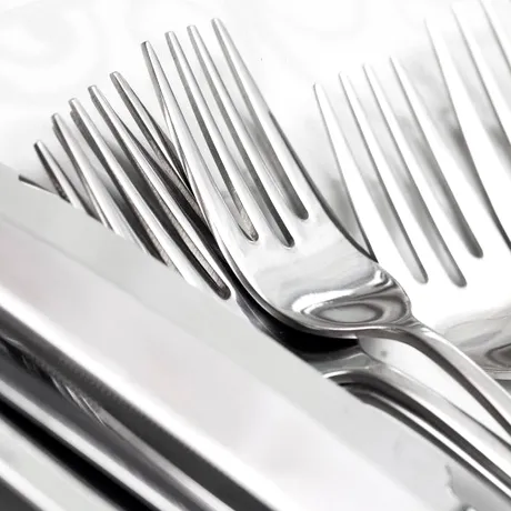 Cum cureți tacâmurile din argint acasă, fără soluții scumpe