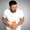 Durerea de stomac după ce ai mâncat nu trebuie ignorată. Ce afecțiuni poate ascunde