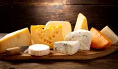 Care este cea mai nesănătoasă brânză din supermarket? Majoritatea românilor o consumă zilnic