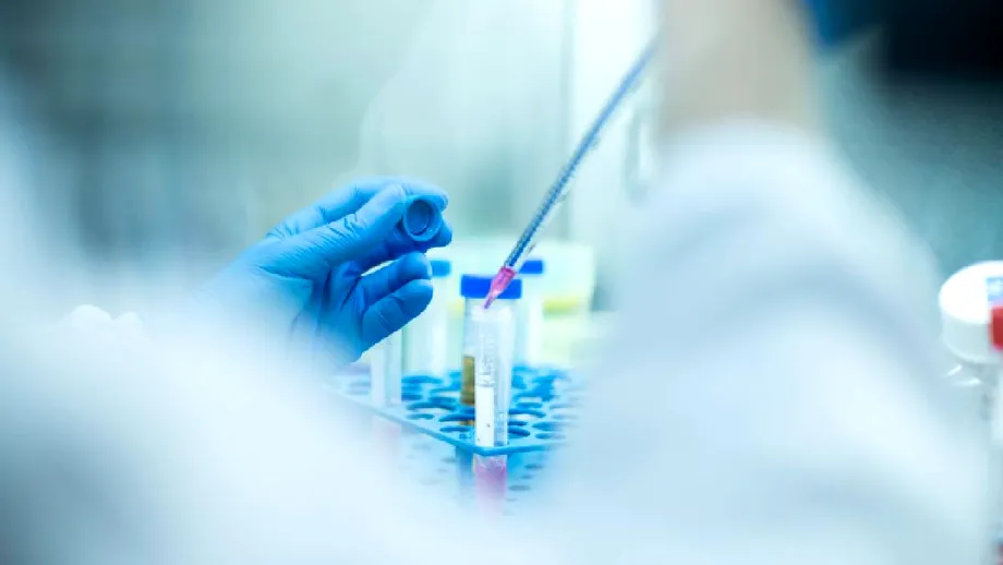 Persoanele născute înainte de 1966, avertizate să fie atente la un simptom „serios” al unei boli grave