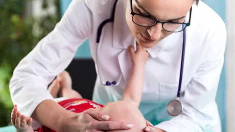 Cum îți dai seama când copilul tău are meningită, nu o banală răceală. Simptomele care trebuie să vă trimită de urgență la medic