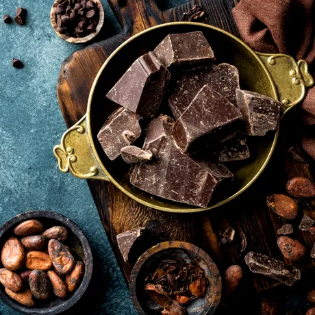 Cât de sănătoasă este, de fapt, ciocolata neagră? Ce trebuie să verifici pe ambalaj