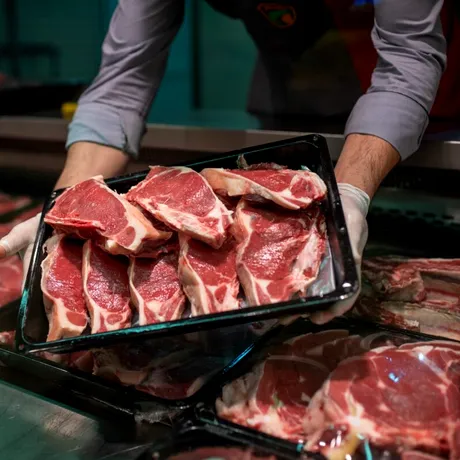 Carnea proaspătă, un risc real pentru sănătate. Ce se întâmplă dacă nu o gătești corect