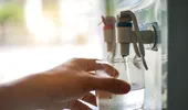 Un pahar cu apă la fiecare 15-20 de minute! Recomandările medicilor pe timp de caniculă