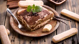 Tiramisu clasic cu Hochland Mascarpone / Desert italian cremos