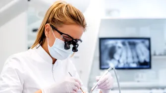 (P) Tratamentul de canal cu endodonție magnificată: ghid complet pentru pacienți în 2026