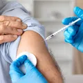 Cinci vaccinuri gratuite pentru adulți și vârstnici care pot preveni boli grave după 60 de ani. „Nepoții noștri aduc multe viroze și boli din comunitate”