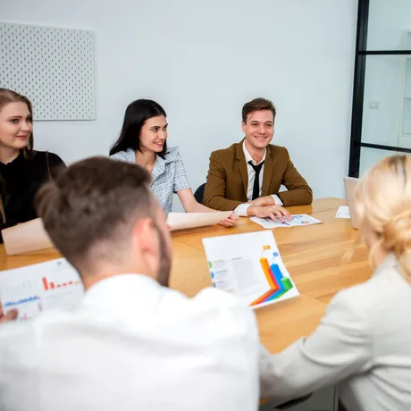 Ce se întâmplă în creierul tău când ești în meeting-uri. De ce e bine să ai o pauză între ele