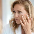 Semne că ai lipsă de colagen: Ce îți transmite corpul când acest element esențial scade