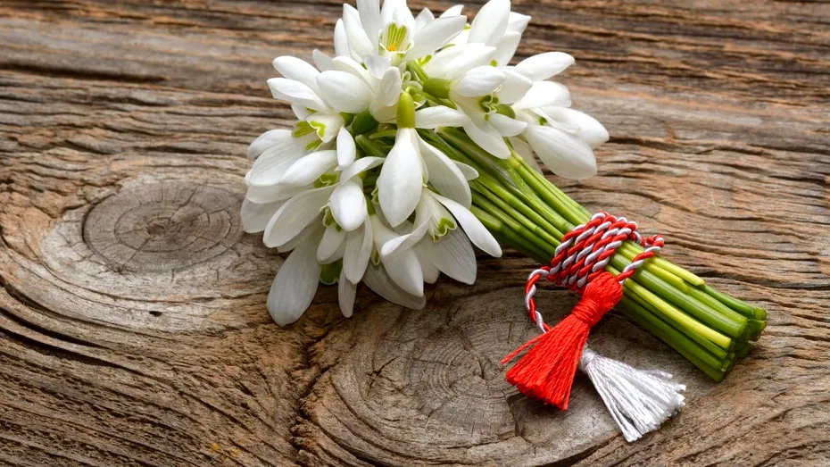 Tradiții și obiceiuri de Mărțișor - ce simbolizează șnurul alb cu roșu?