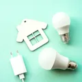 Atenție la curentul „furat” de la vecin. Ce riști în România dacă folosești energie electrică fără contract