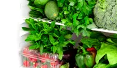 Verdețurile nu se mai ofilesc în câteva zile dacă le păstrezi astfel! În doar 30 de secunde le poți prelungi prospețimea